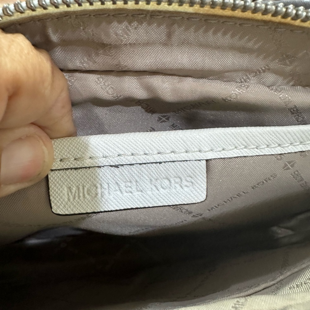 Michael Kors purse - Picture 6 of 7